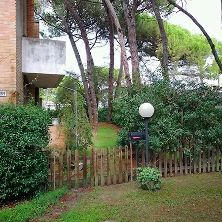 A Schiera Raffinata Con Giardino *