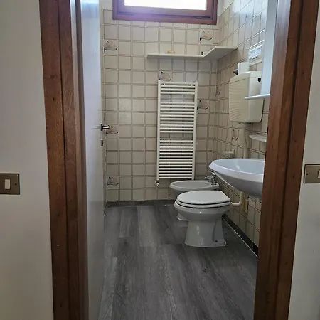 Βίλα A Schiera Raffinata Con Giardino