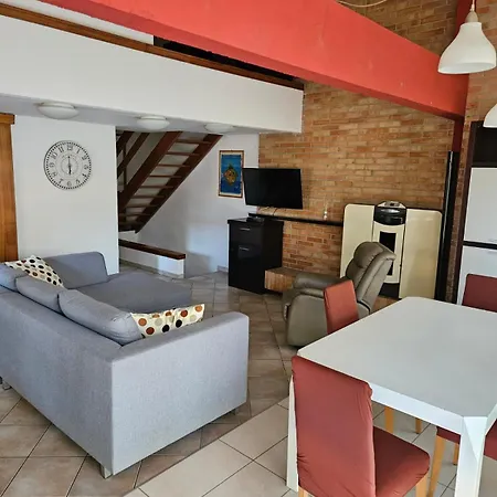 A Schiera Raffinata Con Giardino Villa *